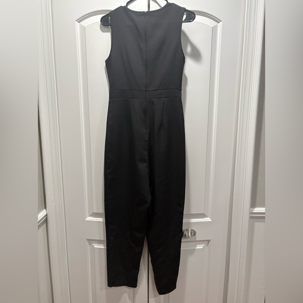 Elegant Black Jumpsuit with Gold Accent - Picture 2 of 2